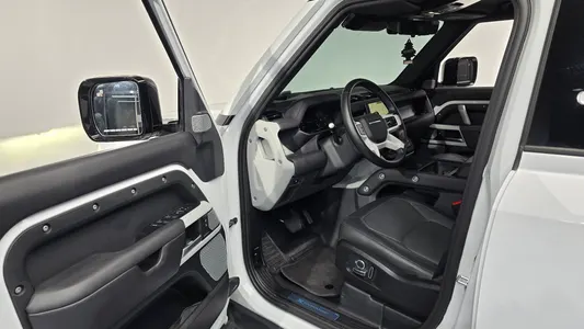 Land Rover (L663) 130 D300 X- HSE 2024 9