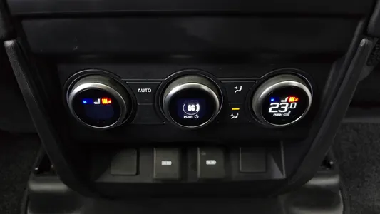 Land Rover (L663) 130 D300 X- HSE 2024 17