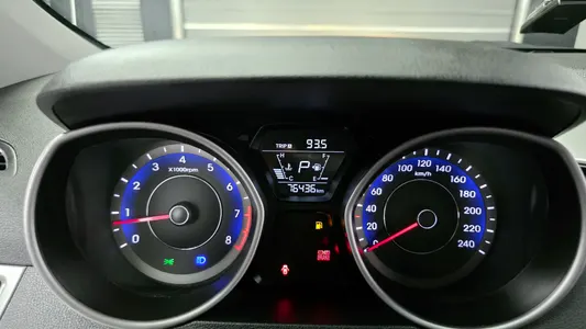 Hyundai 아반떼 1.6 GDi 2014 8
