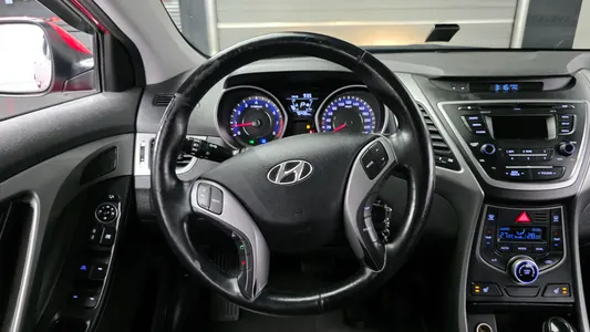 Hyundai 아반떼 1.6 GDi 2014 12