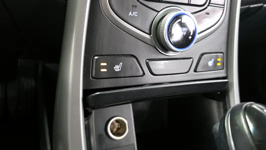 Hyundai 아반떼 1.6 GDi 2014 17