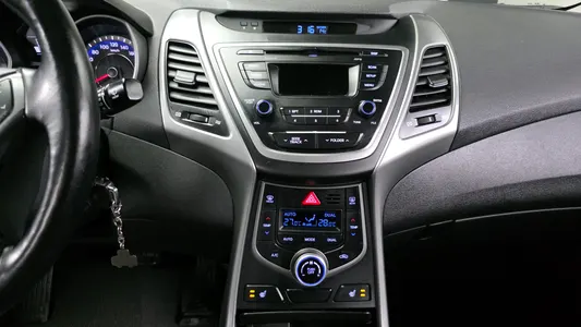 Hyundai 아반떼 1.6 GDi 2014 19