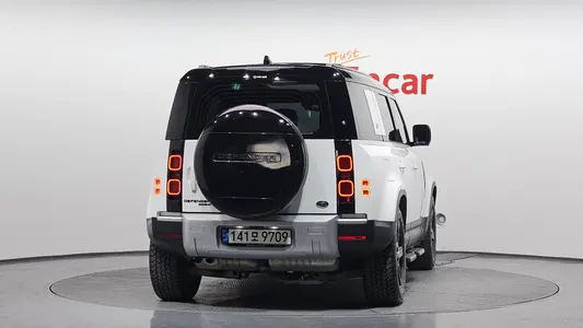 Land Rover (L663) 110 D240 SE 2020 4