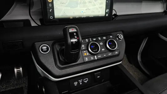 Land Rover (L663) 110 D240 SE 2020 9