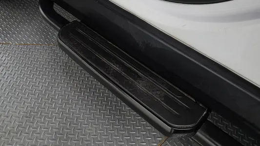 Land Rover (L663) 110 D240 SE 2020 17