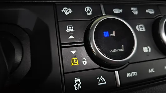 Land Rover (L663) 110 D240 SE 2020 19