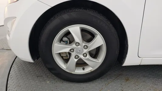 Hyundai 아반떼 1.6 VGT 2013 5