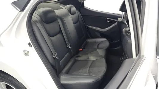 Hyundai 아반떼 1.6 VGT 2013 12