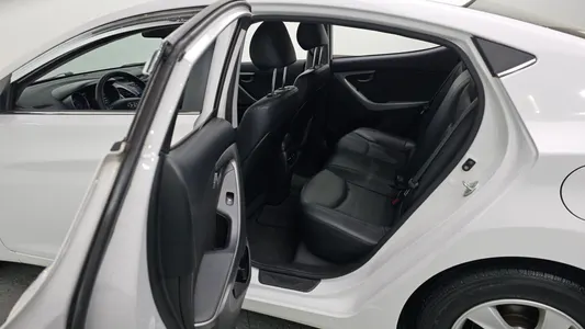 Hyundai 아반떼 1.6 VGT 2013 13