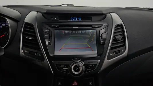 Hyundai 아반떼 1.6 VGT 2013 16