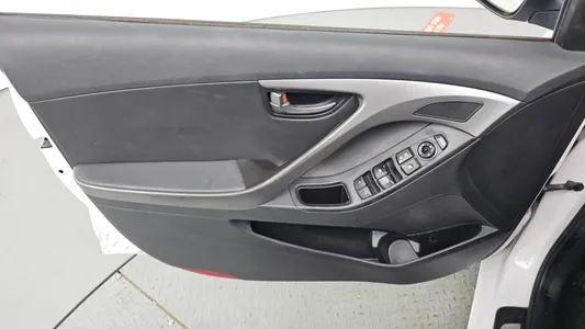 Hyundai 아반떼 1.6 VGT 2013 24