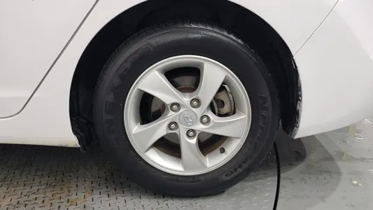 Hyundai 아반떼 1.6 VGT 2013 21
