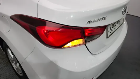 Hyundai 아반떼 1.6 VGT 2013 23
