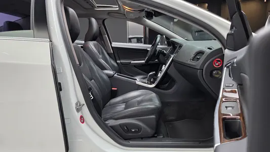 Volvo S60 D4 2017 11