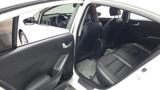 Kia K3 2016 11