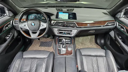 BMW 7 Series (G11) 750Li xDrive 2016 7