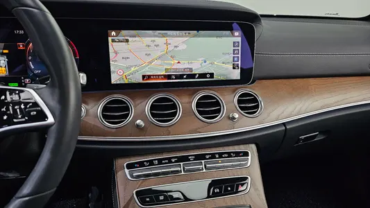 Mercedes-Benz E-Class W213 E300e 4MATIC 2023 14
