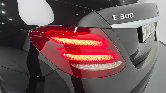 Mercedes-Benz E-Class W213 E300 4MATIC 2019 23