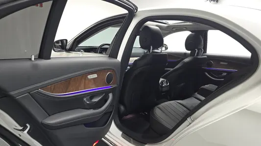 Mercedes-Benz E-Class W213 E220d 2017 27