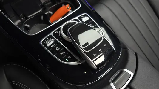 Mercedes-Benz E-Class W213 E220d 2017 31
