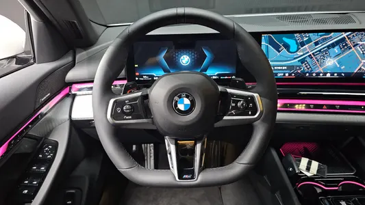 BMW 5 Series (G60) 520i M 2025 12