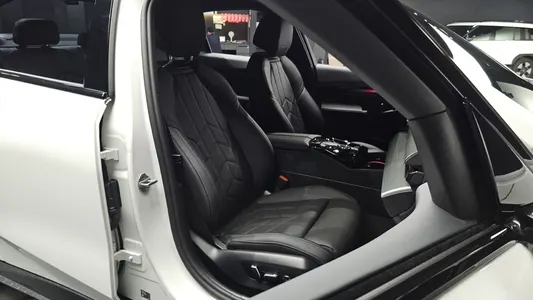 BMW 5 Series (G60) 520i M 2025 9