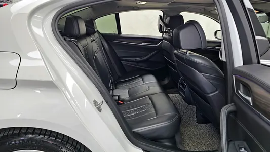 BMW 5 Series (G30) 520d xDrive 2018 12