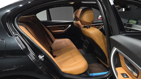 BMW 3 Series (F30) 330i M 2018 11