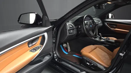 BMW 3 Series (F30) 330i M 2018 10