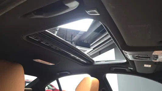 BMW 3 Series (F30) 330i M 2018 18