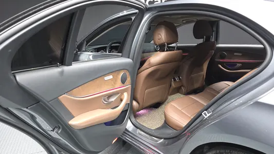 Mercedes-Benz E-Class W213 E300 2017 26