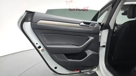 Volkswagen 아테온 2.0 TDI 2019 25
