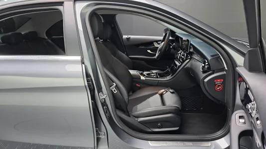 Mercedes-Benz C-Class W205 C200 2019 32