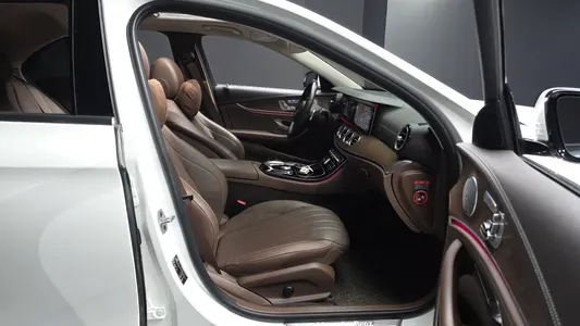 Mercedes-Benz E-Class W213 E300 4MATIC 2018 26