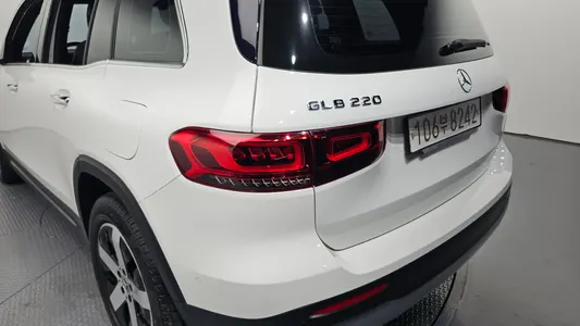 Mercedes-Benz GLB-Class X247 GLB220 2021 23