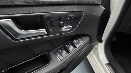 Mercedes-Benz E-Class W212 E220 CDI 2013 27
