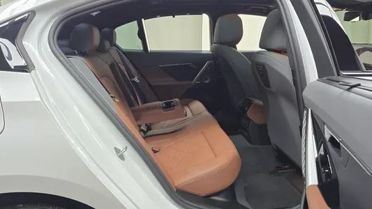 BMW 5 Series (G60) 530i xDrive M 2025 11