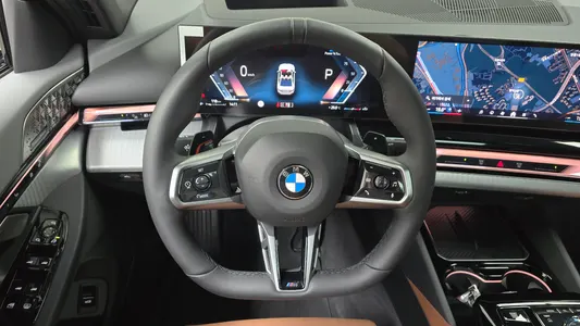 BMW 5 Series (G60) 530i xDrive M 2025 12