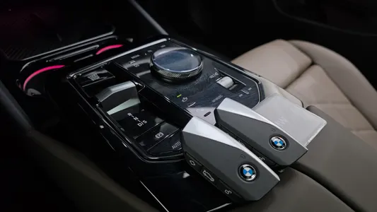 BMW 5 Series (G60) 520i M 2025 9