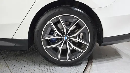 BMW 5 Series (G60) 520i M 2025 21