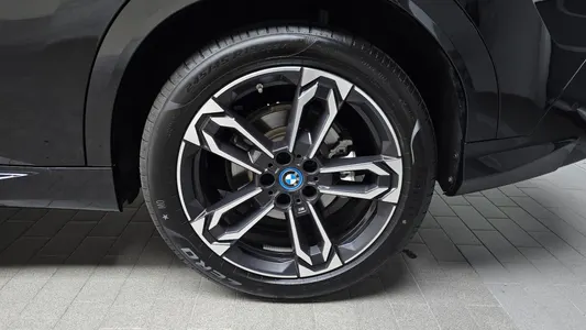 BMW iX2 (U10) eDrive 20 M 2024 21