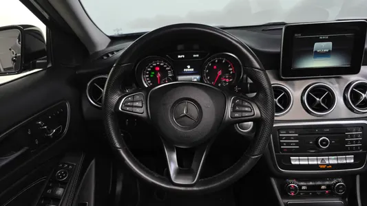 Mercedes-Benz GLA-Class X156 GLA220 2018 13