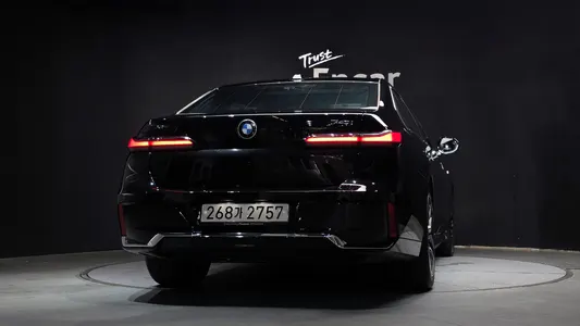 BMW 7 Series (G70) 740i xDrive M 2025 4