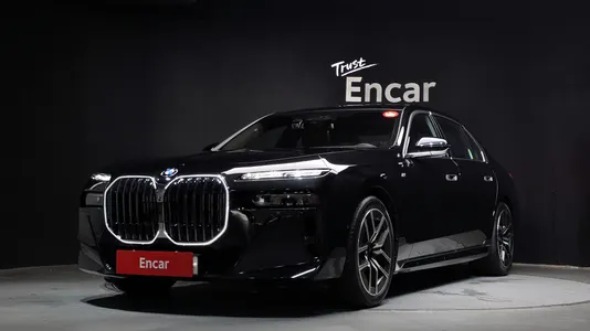 BMW 7 Series (G70) 740i xDrive M 2025