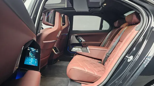 BMW 7 Series (G70) 740i xDrive M 2025 12