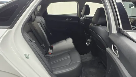 Kia K5 3 2.0 2025 11