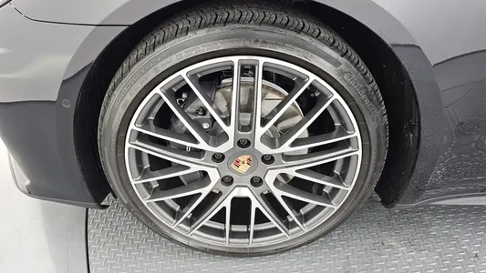 Porsche (976) 2.9 AWD 2025 5