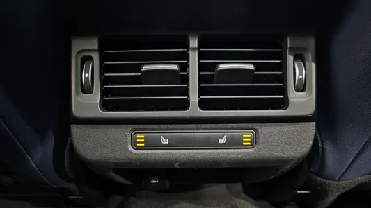 Land Rover 2 D180 SE 2020 32