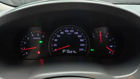 Kia R GLX 2012 8