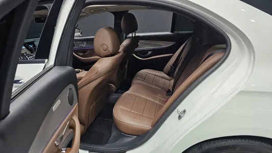 Mercedes-Benz E-Class W213 E300 2019 13